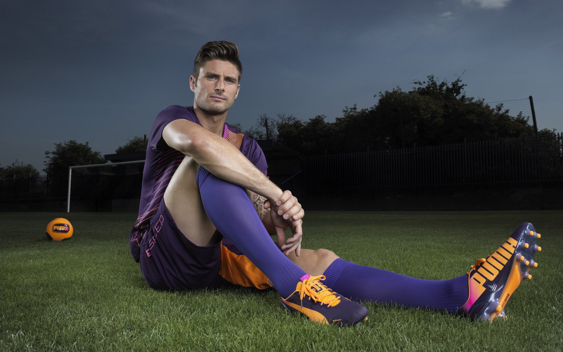 足球俱乐部与社区合作开展儿童足球启蒙活动，足球社活动趣味活动